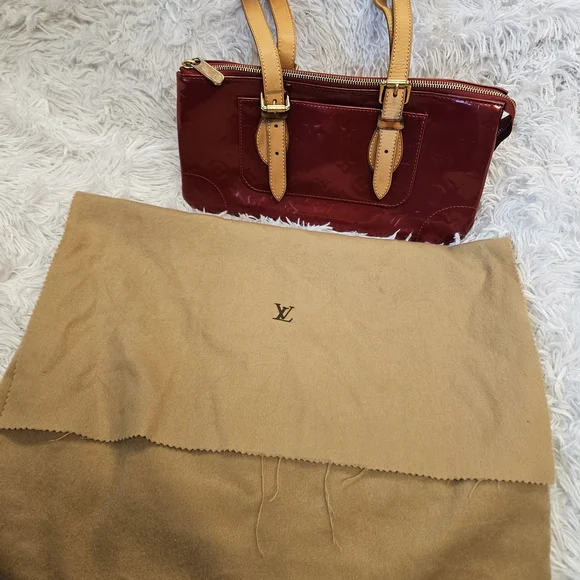 Elegant Red Designer Handbag - Picture 7 of 15